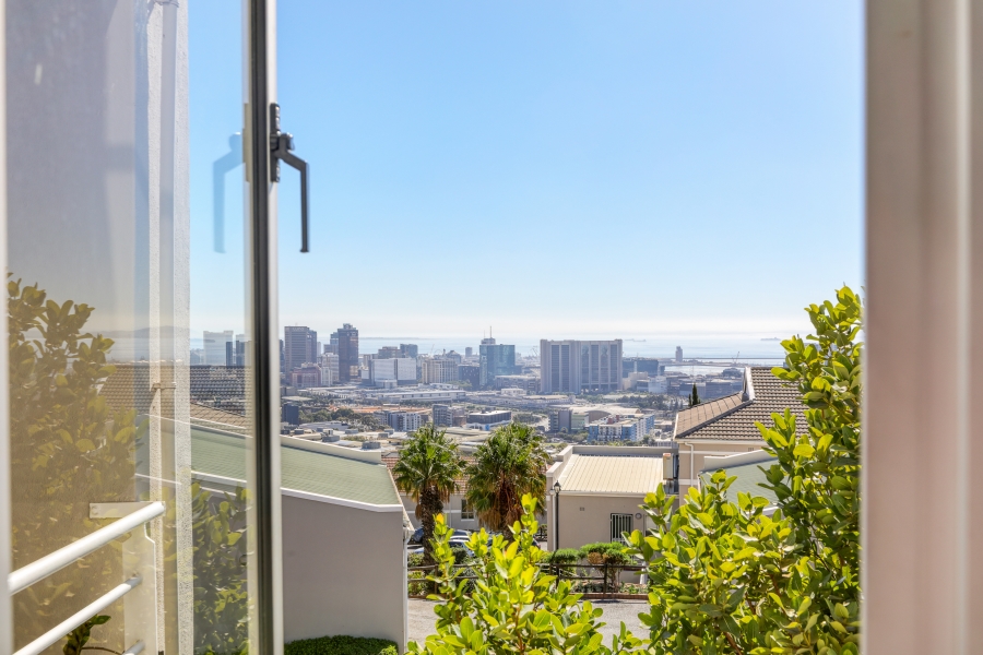 2 Bedroom Property for Sale in Vredehoek Western Cape